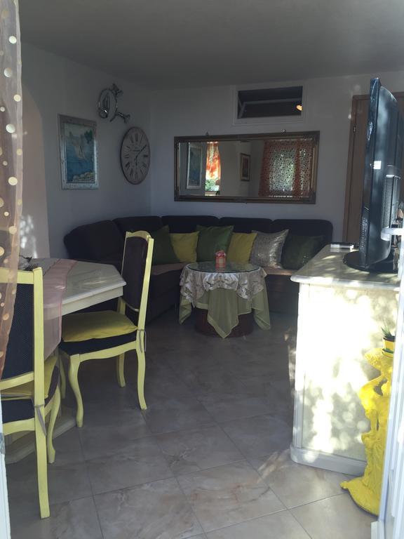 Apartment Greis ราชานิ ภายนอก รูปภาพ